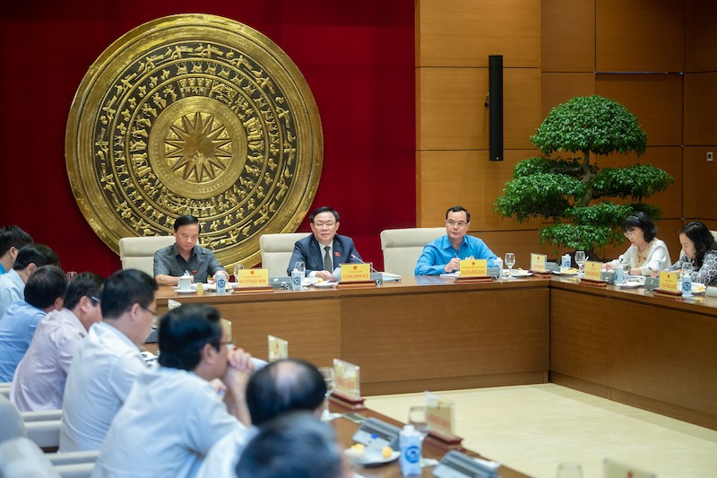 Chiều 24/7, Chủ tịch Quốc hội Vương Đình Huệ đã chủ trì cuộc họp chuẩn bị công tác tổ chức Diễn đàn người lao động năm 2023.