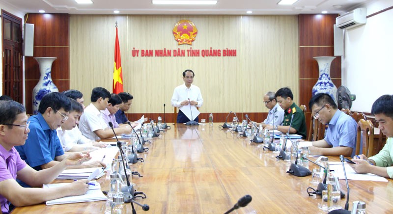 Phó chủ tịch UBND tỉnh Quảng Bình Phan Mạnh Hùng chủ trì cuộc họp. Ảnh: Đức Mến