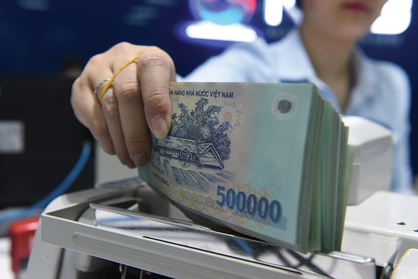 Việt Nam đang dựa quá nhiều vào chính sách tiền tệ để kích cầu