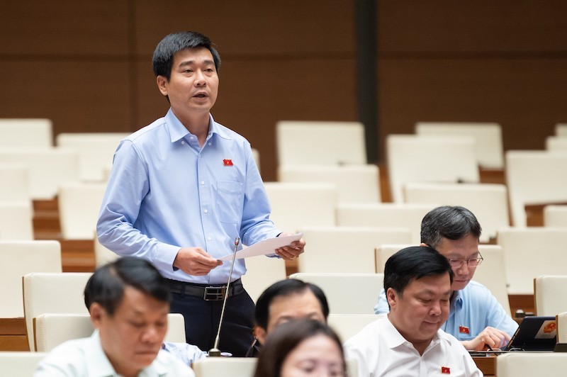 Đại biểu Lê Thanh Hoàn phát biểu tại hội nghị.