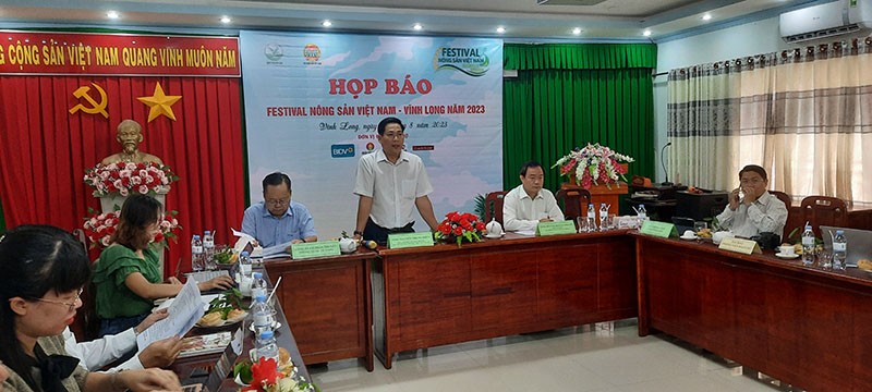 Ông Nguyễn Trung Kiên, Phó giám đốc Sở Công thương tỉnh Vĩnh Long phát biểu tại họp báo “Festival Nông sản Việt Nam - Vĩnh Long năm 2023”.