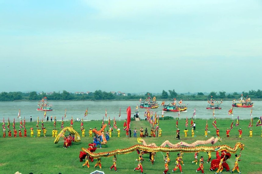 Lễ hội quân trên sông Lục Đầu tại lễ hội mùa thu Côn Sơn - Kiếp Bạc năm 2022. Ảnh: Mạnh Tú