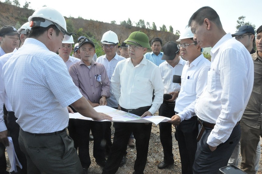 Bí thư Thành uỷ Đà Nẵng, ông Nguyễn Văn Quảng kiểm tra thực tế Dự án đầu tư xây dựng hạ tầng kỹ thuật Cụm công nghiệp Cẩm Lệ.