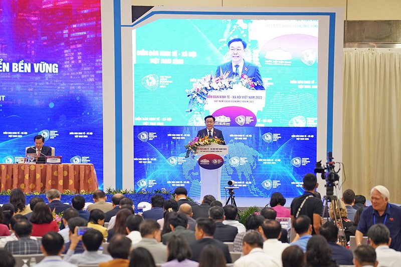 Chủ tịch Quốc hội Vương Đình Huệ phát biểu khai mạc Diễn đàn Kinh tế - Xã hội Việt Nam 2023