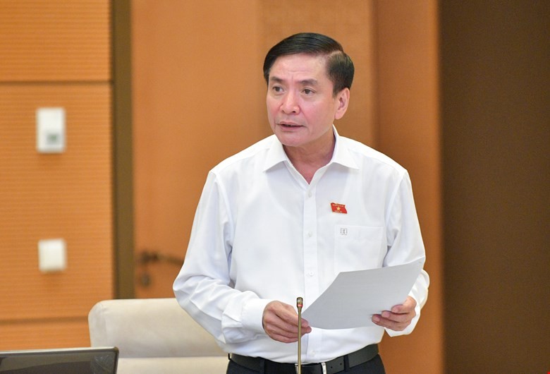 Tổng thư ký Quốc hội Bùi Văn Cường phát biểu tại phiên họp.