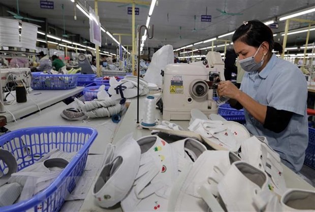 May giày xuất khẩu tại Công ty TNHH Hóa Dệt Hà Tây, xã Cam Thượng, Ba Vì, Hà Nội. (Ảnh: Trần Việt/TTXVN)