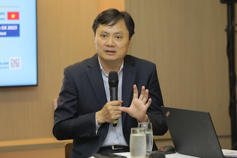 Ông Nguyễn Trung Thắng, Phó viện trưởng Viện chiến lược và chính sách Tài nguyên và Môi trường phát biểu tại buổi họp.
