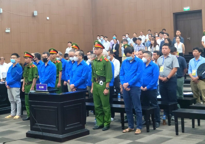 Trong số 22 bị cáo, nhiều cựu lãnh đạo Tổng công ty VEC hầu tòa lần thứ 2, liên quan tới vi phạm tại dự án đường cao tốc Đà Nẵng - Quảng Ngãi. 