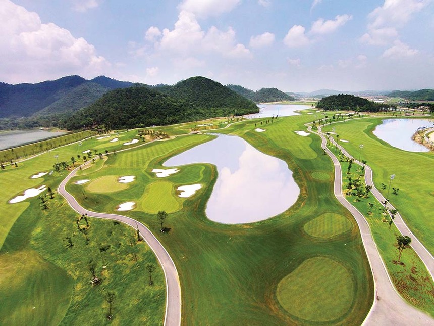Sân golf Nicklaus Course tại BRG Đà Nẵng Golf Resort, sân golf 36 hố đầu tiên tại Đà Nẵng được Golf Digest- tạp chí golf hàng đầu thế giới - đưa vào danh sách “Top 100 sân golf tốt nhất thế giới” năm 2022. 