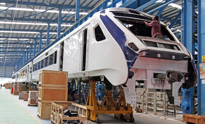 Bên trong một nhà máy sản xuất lắp ráp tàu hỏa cao tốc Vande Bharat tại thành phố Chennai, bang miền Nam Tamil Nadu, Ấn Độ (Nguồn: ANI) 