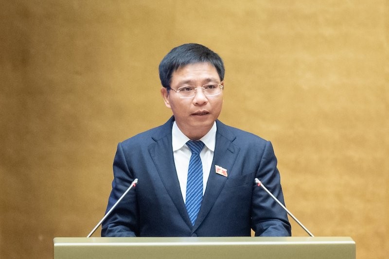 Bộ trưởng Bộ Giao thông - Vận tải Nguyễn Văn Thắng trình bày tờ trình.
