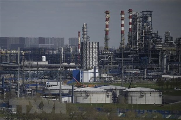 Nhà máy lọc dầu của công ty Gazprom ở ngoại ô Moskva, Nga. (Ảnh: AFP/TTXVN)
