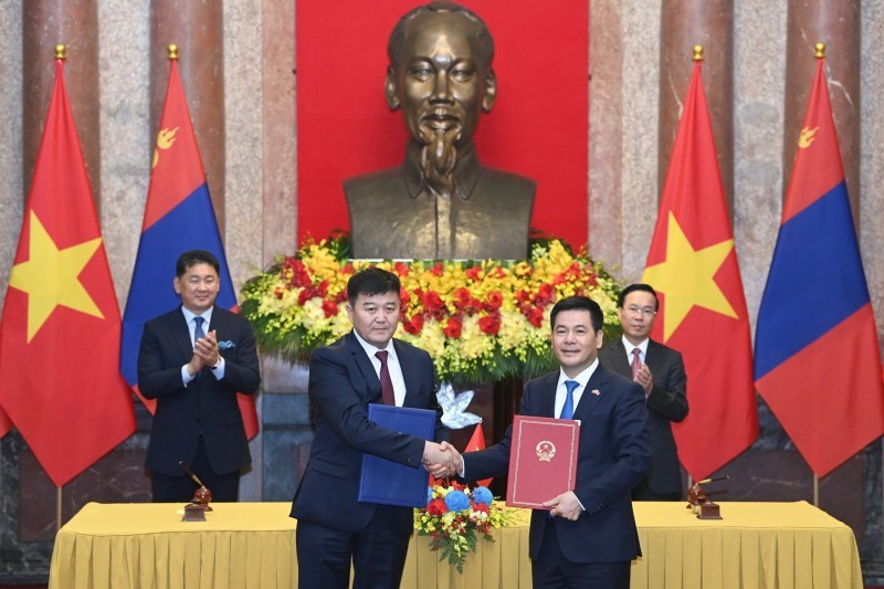 Bộ trưởng Bộ Công thương Việt Nam và Bộ trưởng Bộ Lương thực, Nông nghiệp và Công nghiệp nhẹ Mông Cổ ký Bản ghi nhớ về thương mại gạo bền vững. 