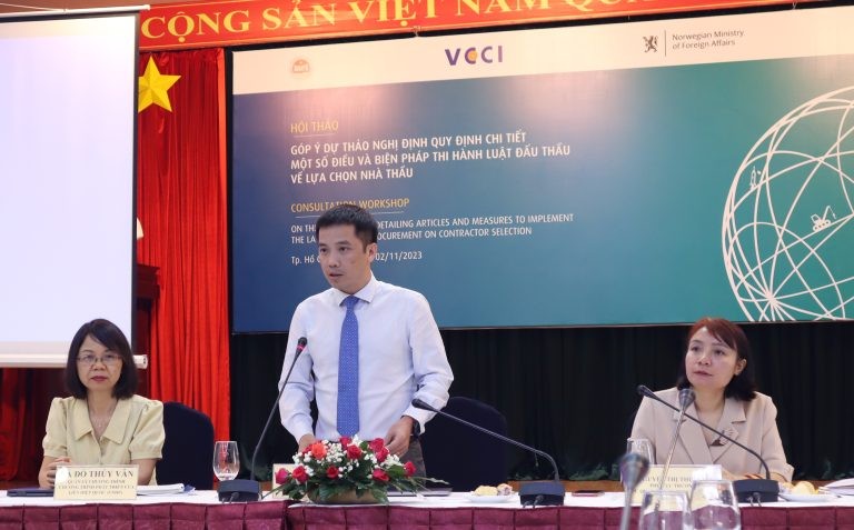Ông Đậu Anh Tuấn, Phó tổng thư ký kiêm Trưởng Ban pháp chế VCCI phát biểu tại hội thảo 