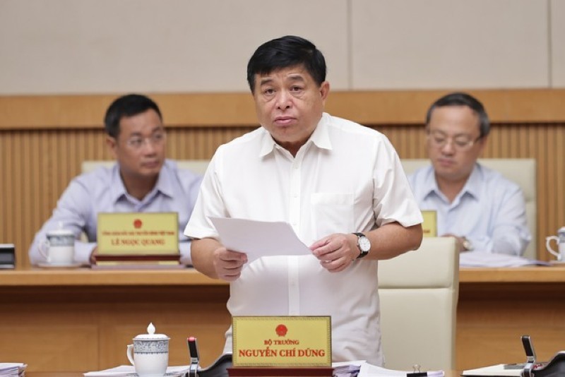 Bộ trưởng Nguyễn Chí Dũng báo cáo tại phiên họp thường kỳ Chính phủ tháng 10/2023. (Ảnh: VGP)