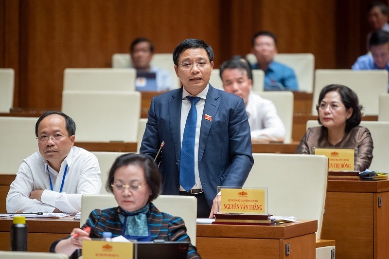 Bộ trưởng Bộ GTVT Nguyễn Văn Thắng trả lời chất vấn