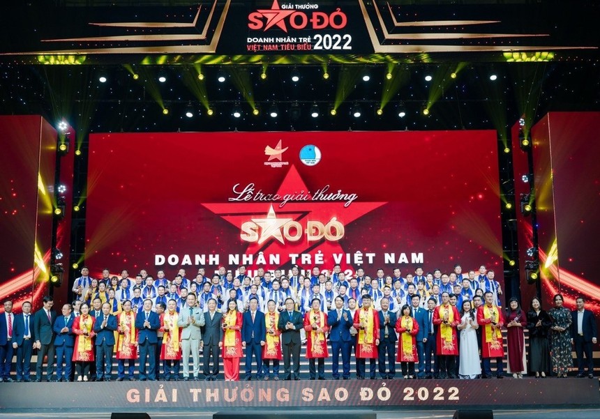 Giải thưởng Sao Đỏ - Doanh nhân trẻ Việt Nam tiêu biểu được Hội Doanh nhân trẻ Việt Nam triển khai từ năm 1999, là giải thưởng đầu tiên ở Việt Nam bình chọn và tôn vinh các gương mặt doanh nhân trẻ xuất sắc trong hoạt động sản xuất, kinh doanh.