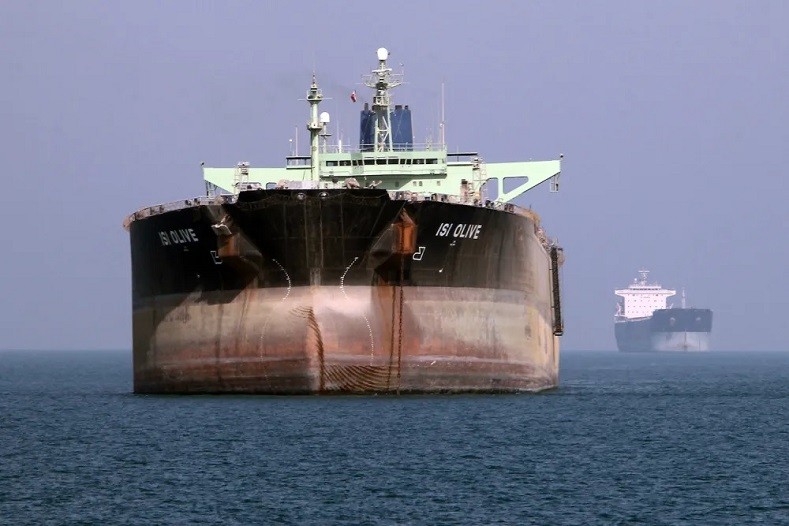 Một tàu chở dầu ngoài khơi cảng Bandar Abbas của Iran. Ảnh: AFP