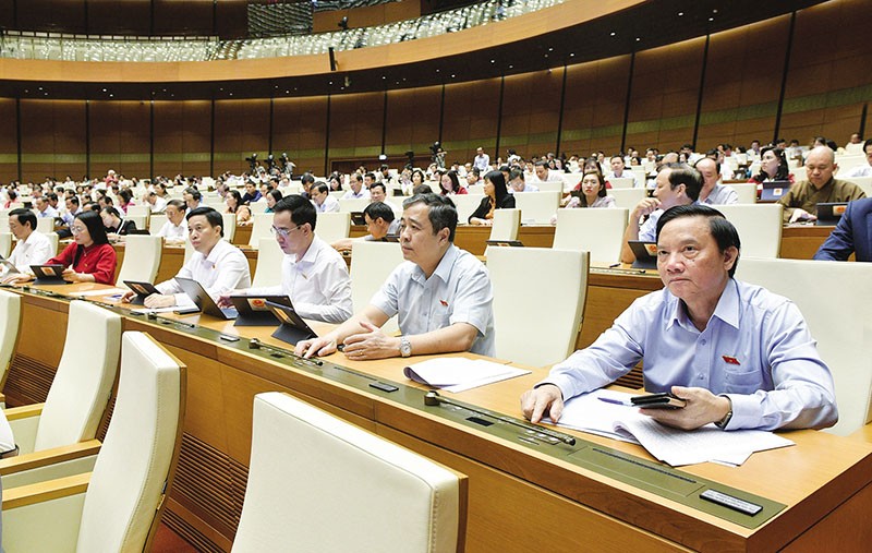 Quốc hội bấm nút thông qua Nghị quyết về Dự toán ngân sách nhà nước năm 2024.