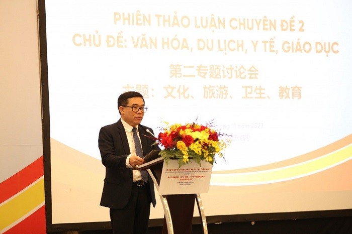 Giám đốc Sở Văn hóa và Thể thao Hà Nội Đỗ Đình Hồng phát biểu tại phiên thảo luận. 