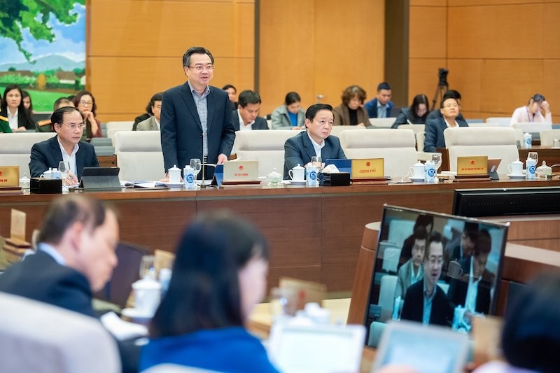 Bộ trưởng Bộ Xây dựng Nguyễn Thanh Nghị phát biểu tại phiên họp.