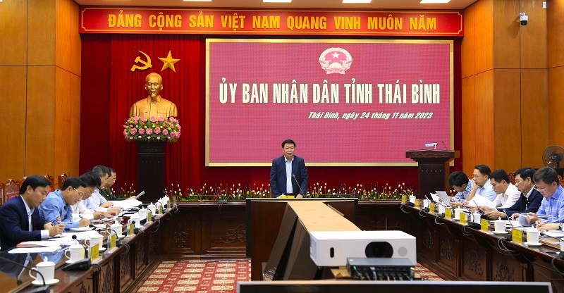 Phó chủ tịch thường trực UBND tỉnh Thái Bình Nguyễn Quang Hưng phát biểu tại cuộc họp.