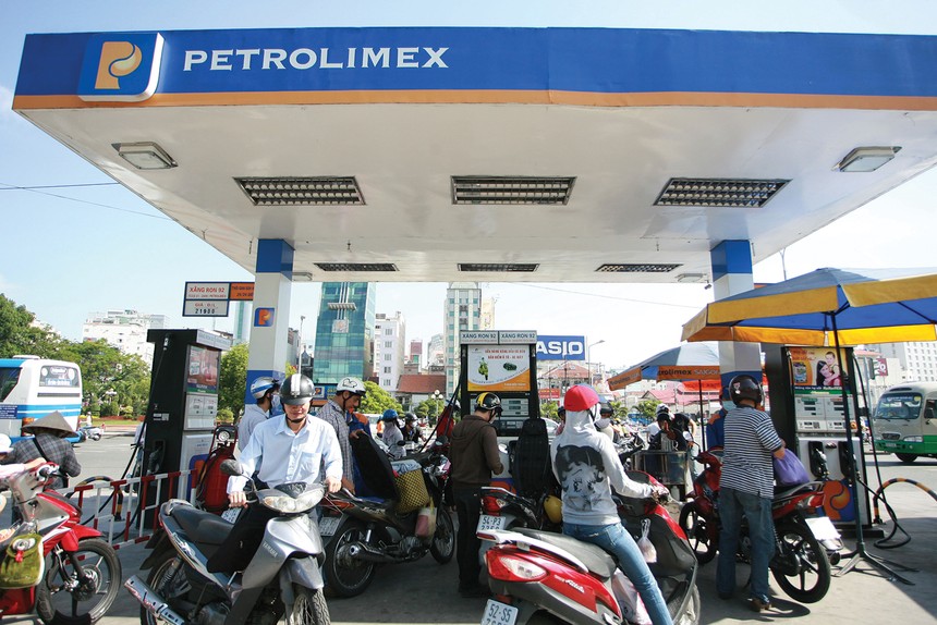 Lợi nhuận của Petrolimex phụ thuộc vào biến động giá xăng dầu