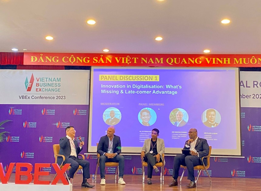 Các diễn giả chia sẻ tại hội thảo khoa học quốc tế “Vietnam Business Exchange”.