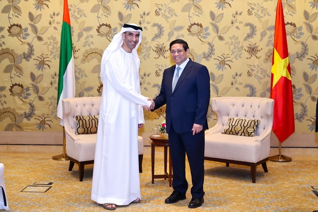 Thủ tướng Phạm Minh Chính tiếp Quốc vụ khanh phụ trách Thương mại quốc tế, Bộ Kinh tế UAE, Thani bin Ahmed Al Zeyoudi (Ảnh: VGP)