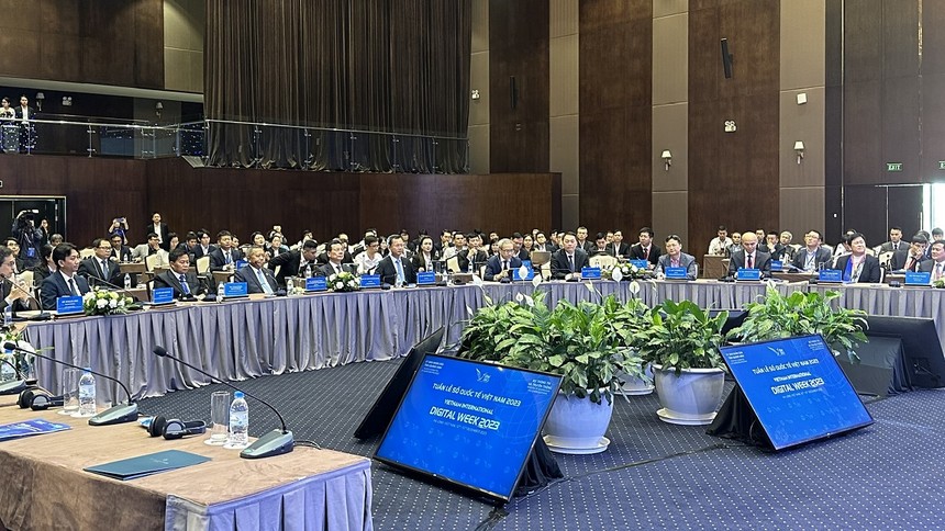 Hội nghị bàn tròn cấp Bộ trưởng (Narrow AI Application) với sự tham gia của đại diện các nước ASEAN, các nước đối thoại ASEAN, các tổ chức quốc tế. Ảnh: Quỳnh Nga.