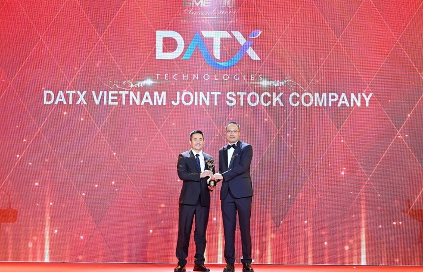 Tổng giám đốc của DATX Việt Nam Nguyễn Quang Đạt vinh dự nhận giải thưởng