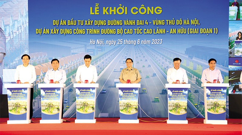 Lãnh đạo Chính phủ và các bộ, ngành, địa phương nhấn nút khởi công Dự án Đầu tư xây dựng đường Vành đai 4 - Vùng Thủ đô Hà Nội 