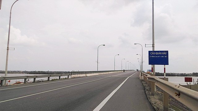 Cầu Quán Hàu hiện nay mới chỉ có 2 làn xe