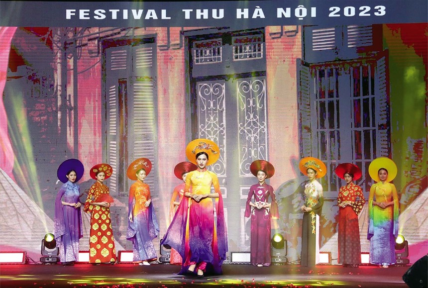 Festival Thu Hà Nội năm 2023 là một trong những điểm nhấn của du lịch Thủ đô. Ảnh: Phương Linh