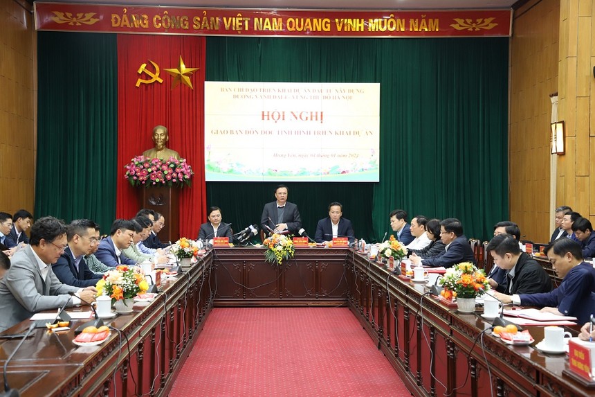 Hội nghị giao ban đôn đốc tình hình triển khai dự án đường Vành đai 4 - Vùng Thủ đô Hà Nội. Ảnh: Phạm Đăng