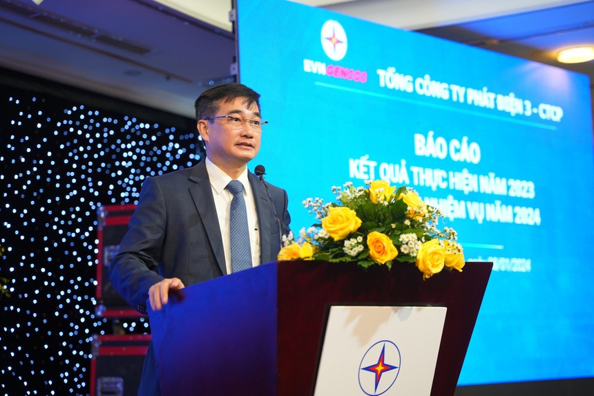 Ông Lê Văn Danh - Tổng giám đốc EVNGENCO3 báo cáo kết quả sản xuất kinh doanh năm 2023