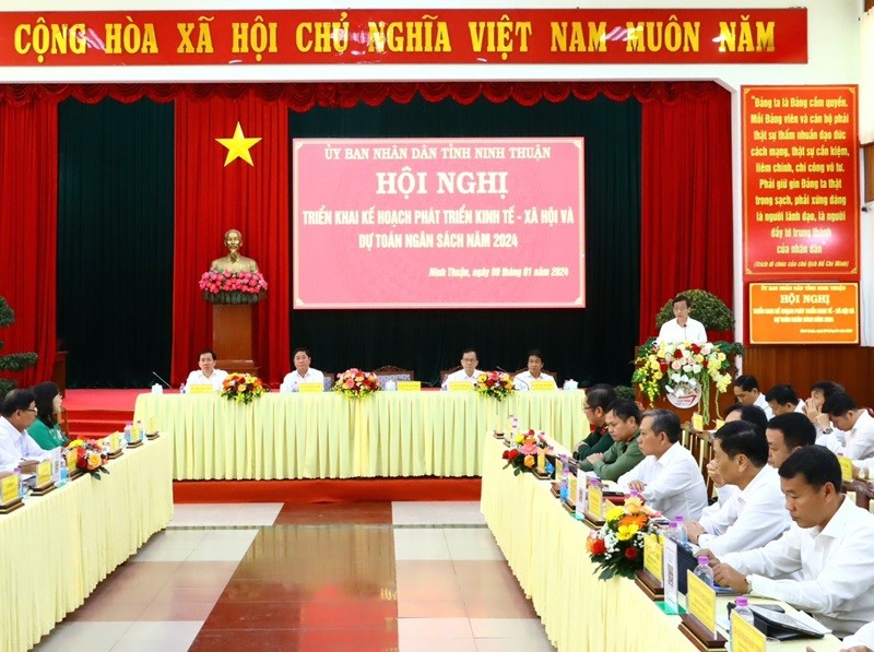 Ông Trần Quốc Nam, Chủ tịch UBND tỉnh Ninh Thuận phát biểu tại hội nghị.