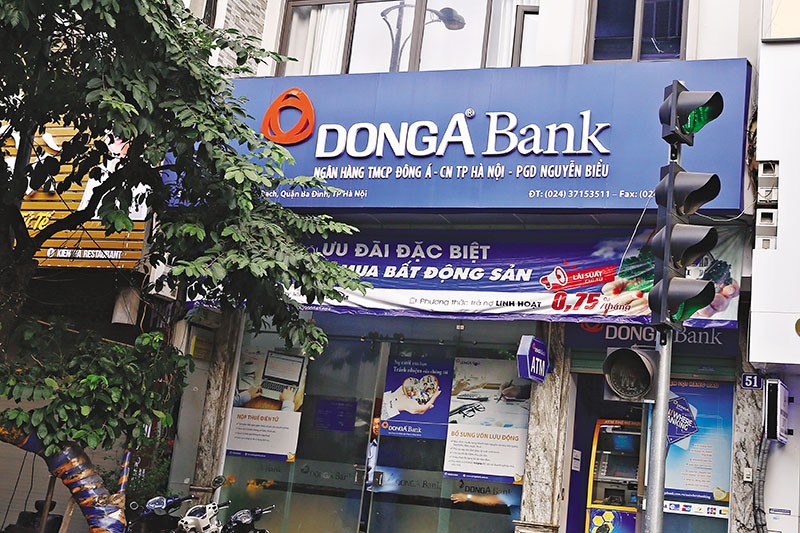 Nhiều khả năng, HDBank sẽ nhận chuyển giao DongABank. Ảnh: Đức Thanh
