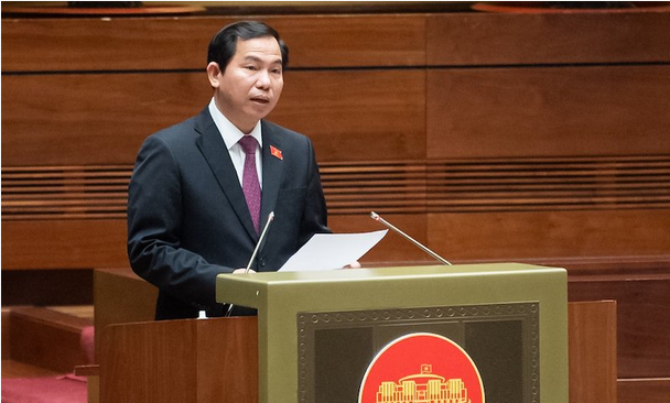 Chủ nhiệm Ủy ban Tài chính - Ngân sách Lê Quang Mạnh trình bày báo cáo thẩm tra.