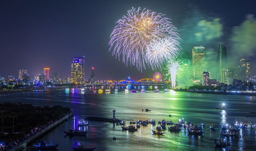 Sông Hàn rực sáng trong Lễ hội pháo hoa quốc tế Đà Nẵng - DIFF 2023
