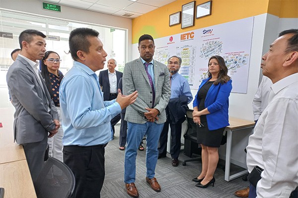 The US business delegation came to explore investment opportunities in Ho Chi Minh City High-Tech Park in August 2023 - Photo: Le Quan