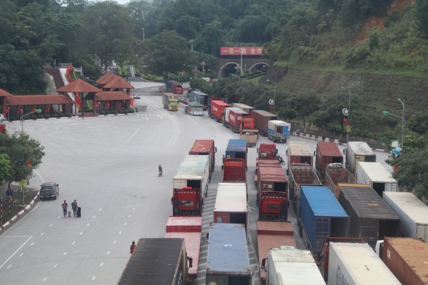 Thông quan hàng hóa xuất nhập khẩu tại các cửa khẩu trên địa bàn tỉnh Lạng Sơn đạt hơn 1.200 xe/ngày.