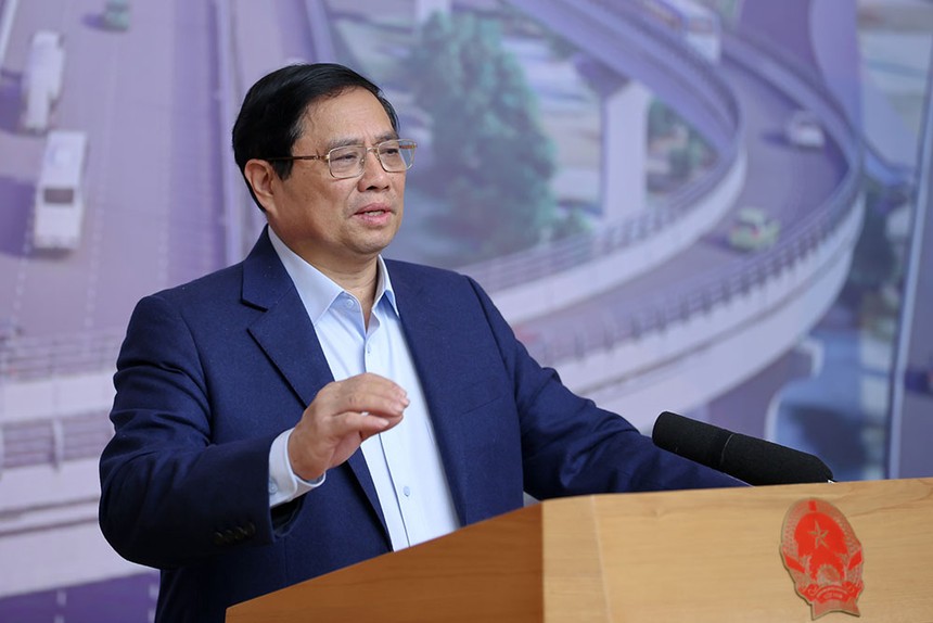 Thủ tướng Phạm Minh Chính nhấn mạnh việc triển khai các công trình, dự án quan trọng quốc gia, trọng điểm ngành giao thông vận tải là việc khó, cả về quy mô, đối tượng, phạm vi, với tổng mức đầu tư rất lớn 422.000 tỷ đồng trong năm 2024. (Ảnh: VGP)