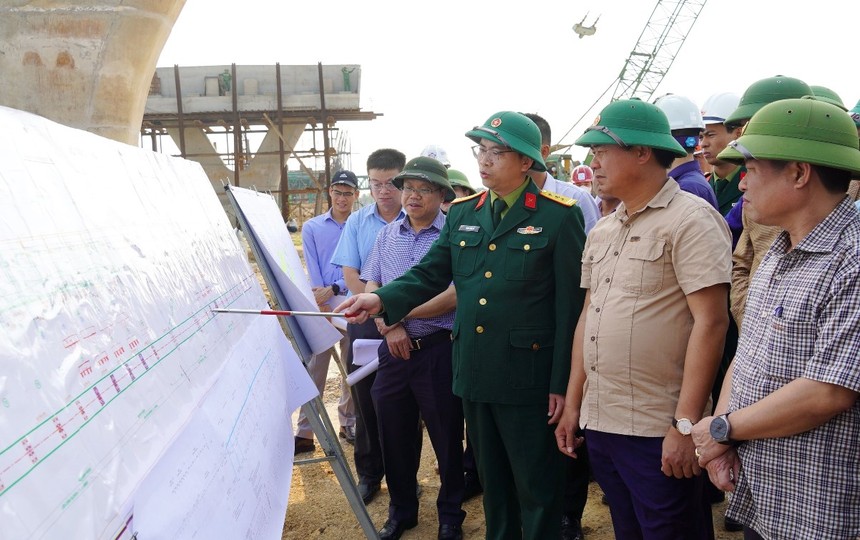 Lãnh đạo tỉnh Quảng Trị đi kiểm tra tiến độ các dự án giao thông trọng điểm