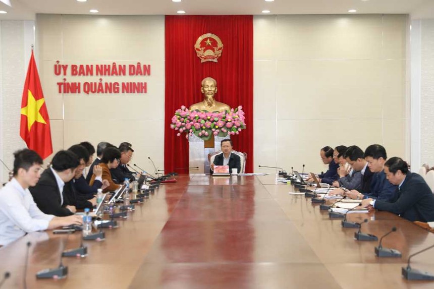 Ông Cao Tường Huy, Chủ tịch UBND tỉnh Quảng Ninh chủ trì họp. Nguồn: Quảng Ninh Portal.