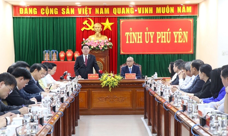 Chủ tịch Quốc hội Vương Đình Huệ làm việc với Ban Thường vụ Tỉnh ủy Phú Yên.