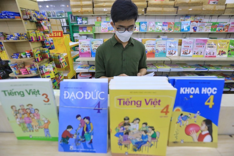 Nhà xuất bản Giáo dục Việt Nam cho biết sẽ thực hiện giảm giá từ 10-24% các tựa sách giáo khoa ở tất cả các khối lớp so với năm học trước.