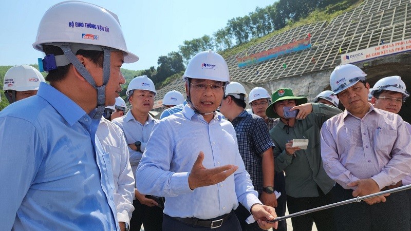 Khi kiểm tra Dự án thành phần cao tốc Quảng Ngãi - Hoài Nhơn ngày 5/3, Bộ trưởng Nguyễn Văn Thắng đề nghị các chủ thể liên quan tích cực vào cuộc để đưa dự án về đích cuối tháng 12/2025, vượt tiến độ 8 tháng.