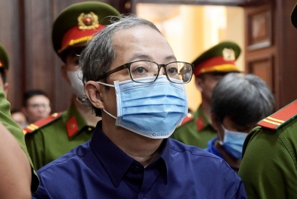 Cựu Giám đốc Bệnh viện Thủ Đức Nguyễn Minh Quân tại phiên tòa vào tháng 12/2023.