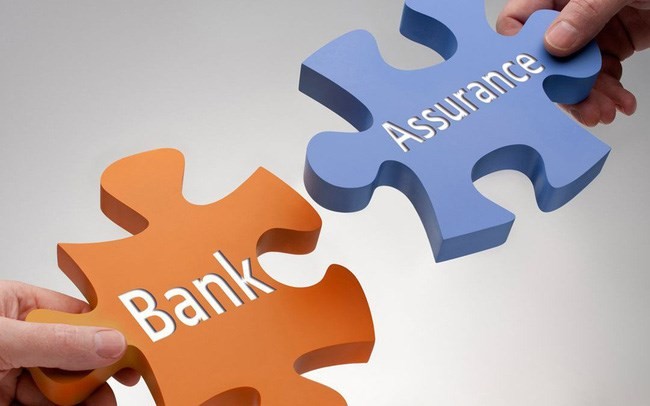Bộ Tài chính đã tham mưu ban hành bổ sung các quy định nhằm ngăn chặn tình trạng “ ép” mua bảo hiểm qua ngân hàng .